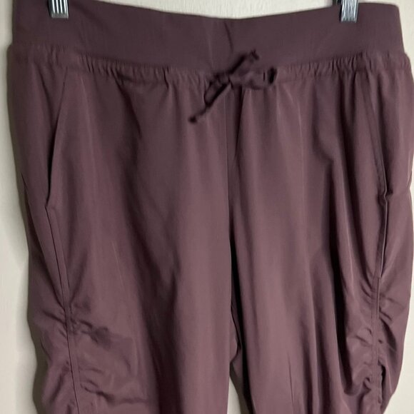 Athleta Women's Attitude Pant ruched Leg Joggers Size 8 in Light Purple - Picture 2 of 7
